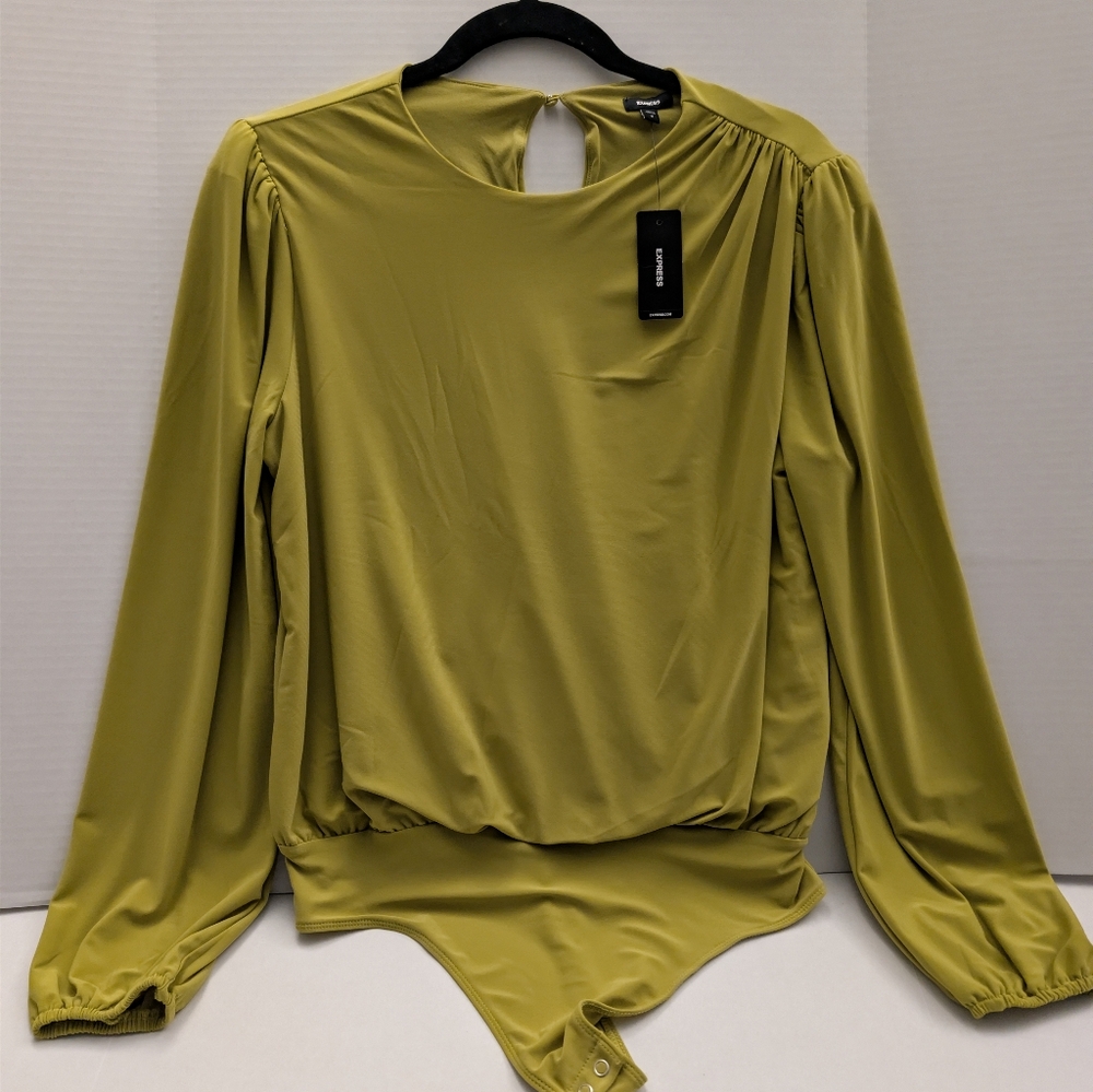 🦥EXPRESS NWT Green Skimming Crew Neck Puff Sleeve Bodysuit🦥